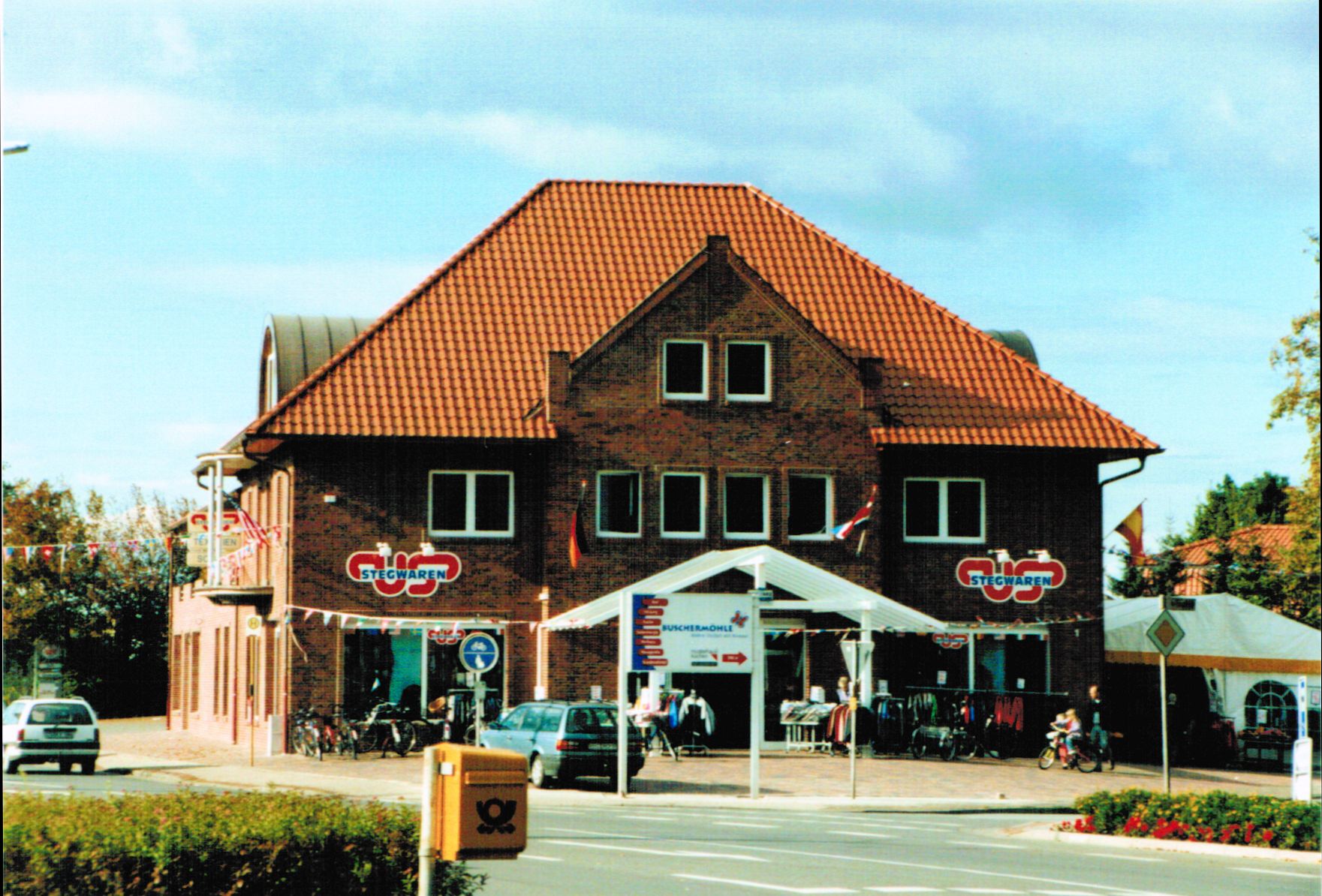 ehemaliges Bahnhofshotel, heute US-Stegwaren Geschäft, Umbau 2002